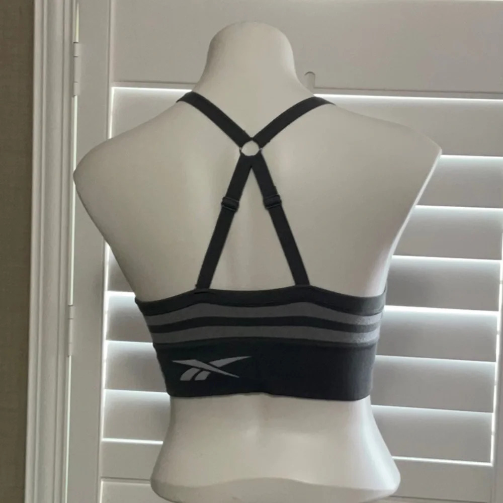 REEBOK - Picture 3 of 5
